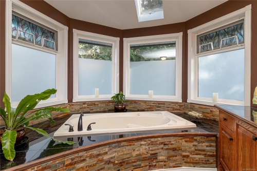 7072 Willis Point Rd, Central Saanich, BC 