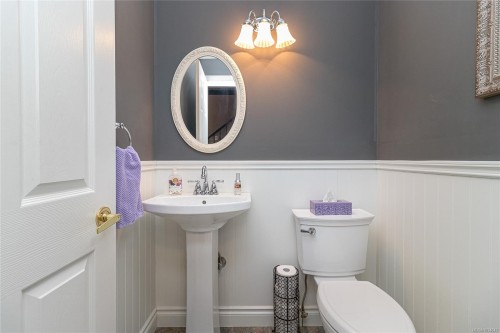 7072 Willis Point Rd, Central Saanich, BC 