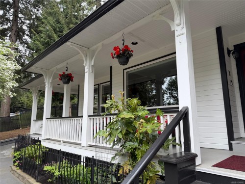 7072 Willis Point Rd, Central Saanich, BC 