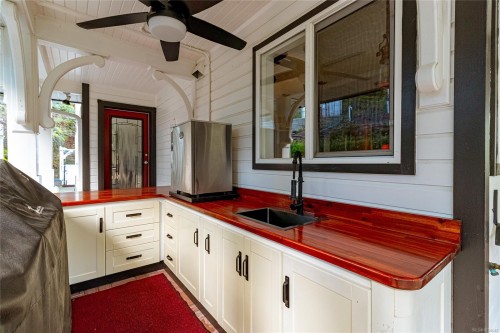 7072 Willis Point Rd, Central Saanich, BC 