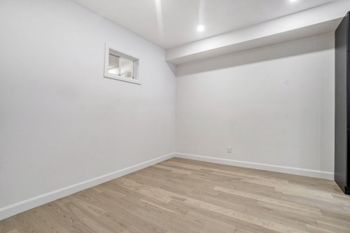 Salon - 4319 Rue Parthenais, Montréal (Le Plateau-Mont-Royal), QC - Indoor Photo Showing Other Room
