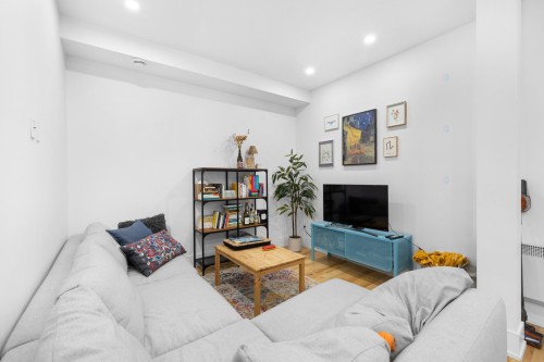 Living Room - 8259 Rue St-Denis, Montréal (Villeray/Saint-Michel/Parc-Extension), QC - Indoor Photo Showing Living Room
