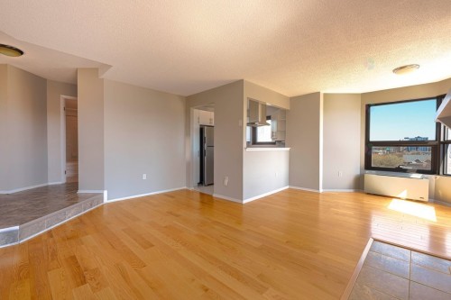 Salon - 605-259 Rue Champlain, Gatineau (Hull), QC - Indoor