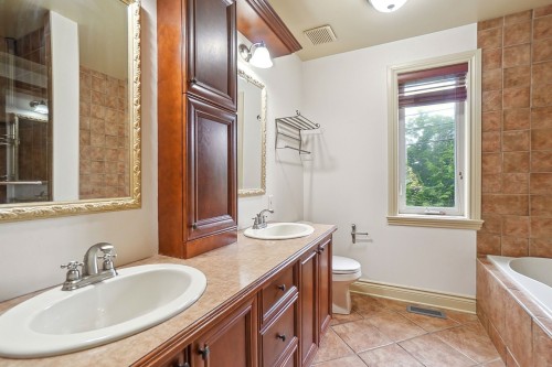 Salle de bains - 5 Av. Stewart, Pointe-Claire, QC - Indoor Photo Showing Bathroom