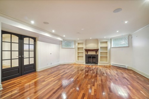 Salle de jeux - 5 Av. Stewart, Pointe-Claire, QC - Indoor With Fireplace