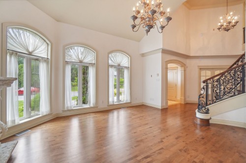 Salon - 5 Av. Stewart, Pointe-Claire, QC - Indoor Photo Showing Other Room