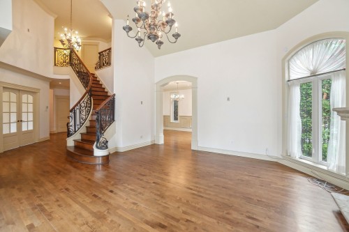 Salon - 5 Av. Stewart, Pointe-Claire, QC - Indoor Photo Showing Other Room With Fireplace