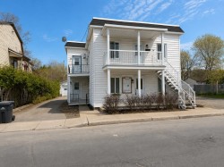 32  - 34A Rue St-Joseph Sainte-Thérèse, QC J7E 3L6