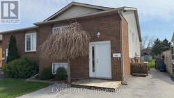 UPPER - 41 WOODLAND DRIVE Welland (N. Welland), ON L3C 7C9