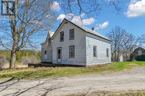 Century Farmhouse - 2421 Buckwheat Road W, Edwardsburgh/Cardinal, ON 