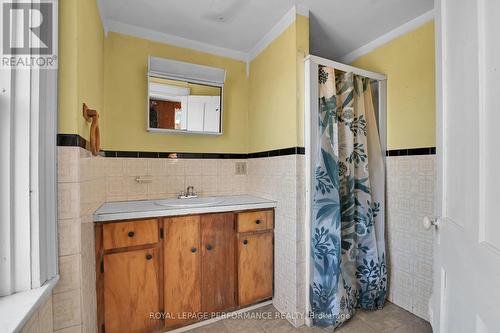 3 pc Bathroom on main level - 2421 Buckwheat Road W, Edwardsburgh/Cardinal, ON 