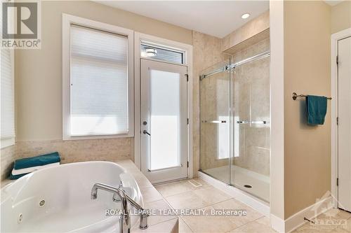 10 - 800 Melwood Avenue, Ottawa, ON - Indoor Photo Showing Bathroom