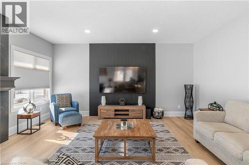 2 Cloverlea Crescent, St. George, ON - Indoor Photo Showing Living Room