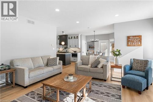 2 Cloverlea Crescent, St. George, ON - Indoor Photo Showing Living Room