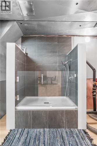 2 Cloverlea Crescent, St. George, ON - Indoor Photo Showing Bathroom