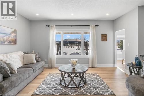 2 Cloverlea Crescent, St. George, ON - Indoor Photo Showing Living Room