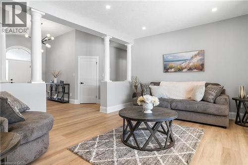 2 Cloverlea Crescent, St. George, ON - Indoor Photo Showing Living Room