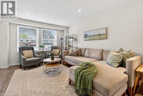 2233 Melissa Crescent, Burlington, ON - Indoor Photo Showing Living Room