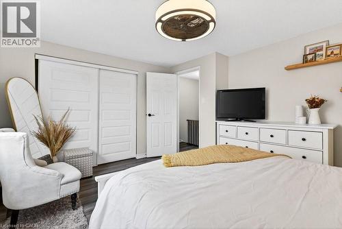 2233 Melissa Crescent, Burlington, ON - Indoor Photo Showing Bedroom