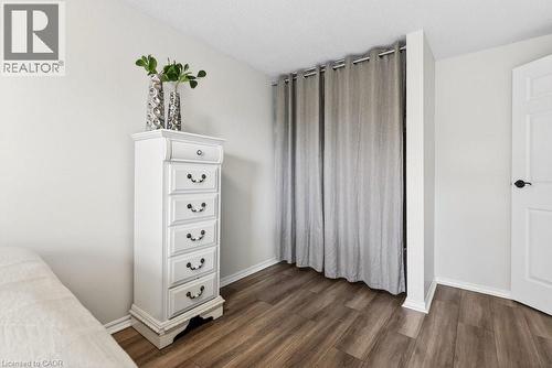 2233 Melissa Crescent, Burlington, ON - Indoor Photo Showing Bedroom