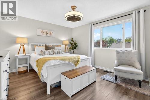 2233 Melissa Crescent, Burlington, ON - Indoor Photo Showing Bedroom