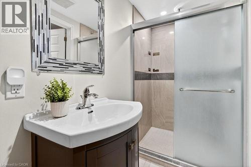2233 Melissa Crescent, Burlington, ON - Indoor Photo Showing Bathroom
