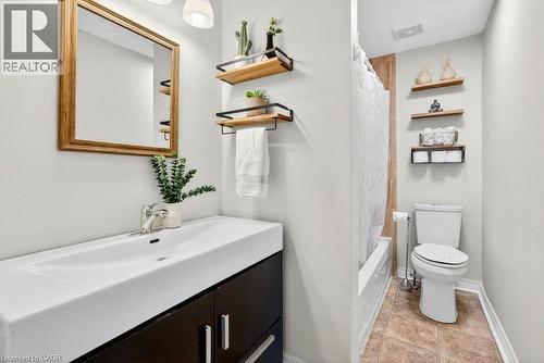 2233 Melissa Crescent, Burlington, ON - Indoor Photo Showing Bathroom
