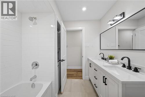 201 Ridge Street, Hamilton, ON - Indoor Photo Showing Bathroom