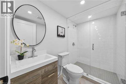201 Ridge Street, Hamilton, ON - Indoor Photo Showing Bathroom