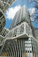 904 - 238 SIMCOE STREET Toronto, ON M5T 0E2