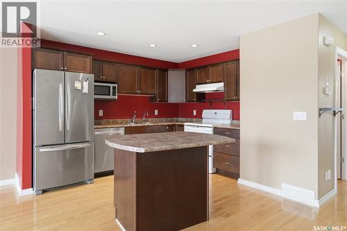 375 Pickard Way N, Regina, SK - Indoor Photo Showing Kitchen