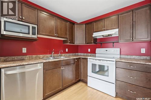375 Pickard Way N, Regina, SK - Indoor Photo Showing Kitchen With Double Sink