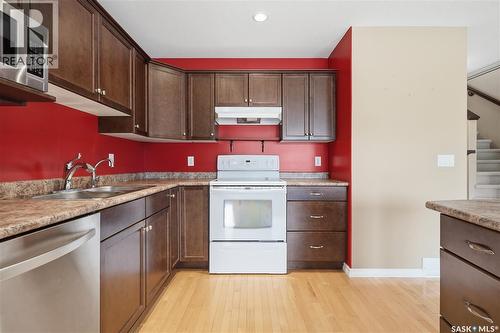 375 Pickard Way N, Regina, SK - Indoor Photo Showing Kitchen