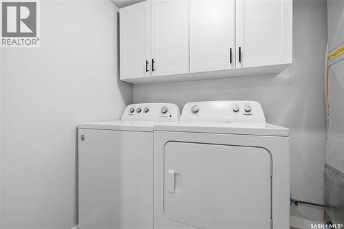 375 Pickard Way N, Regina, SK - Indoor Photo Showing Laundry Room