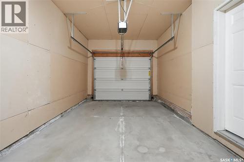 375 Pickard Way N, Regina, SK - Indoor Photo Showing Garage