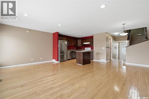 375 Pickard Way N, Regina, SK - Indoor Photo Showing Kitchen