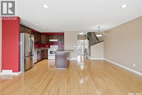 375 Pickard Way N, Regina, SK - Indoor Photo Showing Kitchen