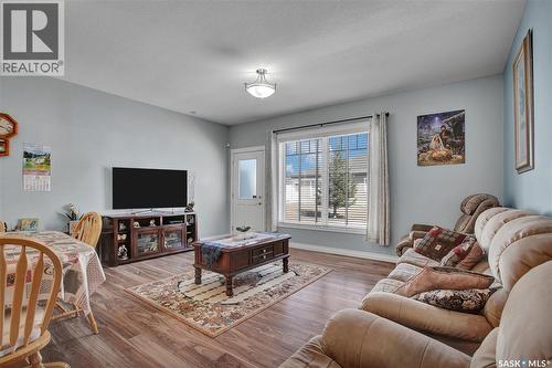 44 100 Brooklyn Lane, Warman, SK - Indoor Photo Showing Living Room