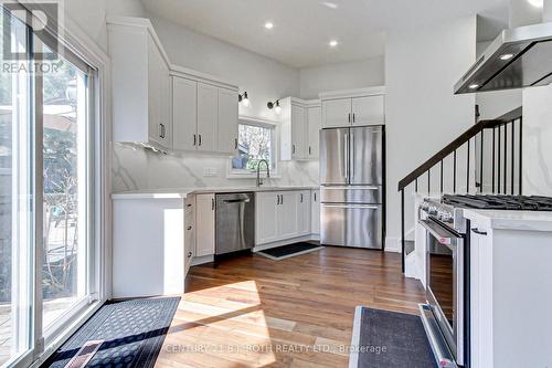 2931 Saint Malo Circle, Mississauga, ON - Indoor Photo Showing Kitchen With Upgraded Kitchen