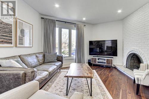 2931 Saint Malo Circle, Mississauga, ON - Indoor Photo Showing Living Room