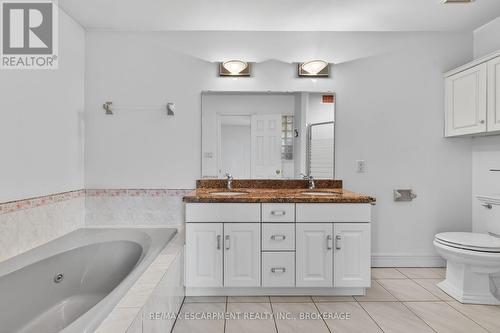 5114 Mount Nemo Crescent, Burlington, ON - Indoor Photo Showing Bathroom