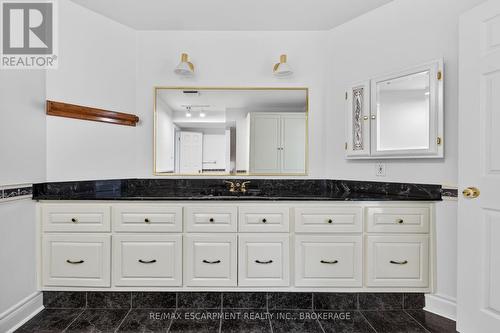 5114 Mount Nemo Crescent, Burlington, ON - Indoor