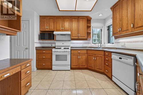 5114 Mount Nemo Crescent, Burlington, ON - Indoor Photo Showing Kitchen