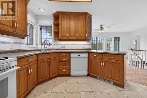 5114 Mount Nemo Crescent, Burlington, ON - Indoor Photo Showing Kitchen