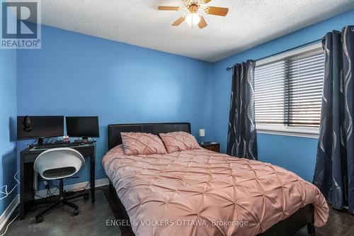 17 Hunterswood Crescent, Ottawa, ON - Indoor Photo Showing Bedroom