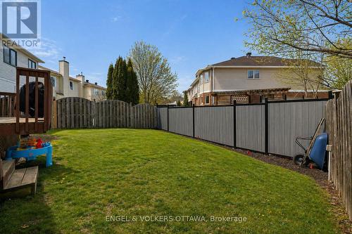 17 Hunterswood Crescent, Ottawa, ON - Outdoor