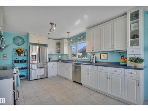 4231 39 Av, Leduc, AB - Indoor Photo Showing Kitchen