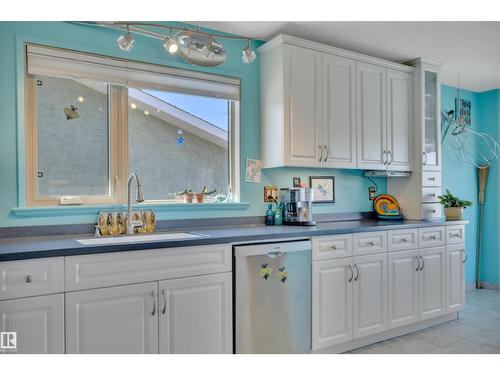 4231 39 Av, Leduc, AB - Indoor Photo Showing Kitchen