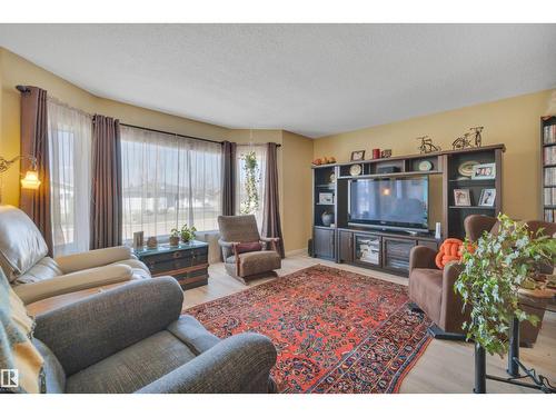 4231 39 Av, Leduc, AB - Indoor Photo Showing Living Room