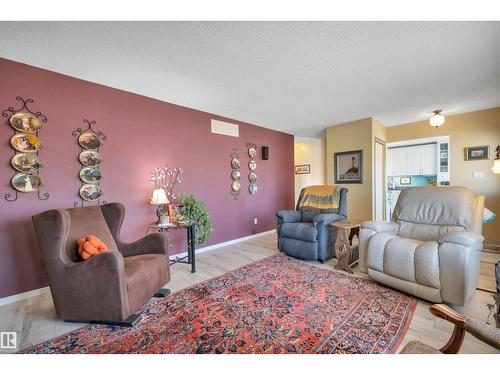 4231 39 Av, Leduc, AB - Indoor Photo Showing Living Room